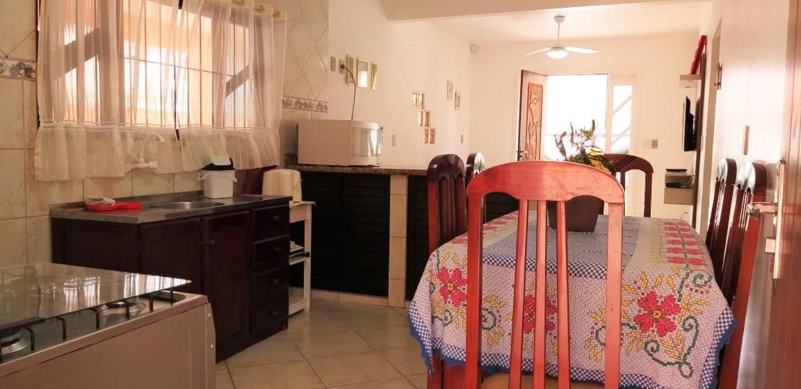 Casa 02 Dorm Na Rua Salmao Villa Bombinhas Luaran gambar